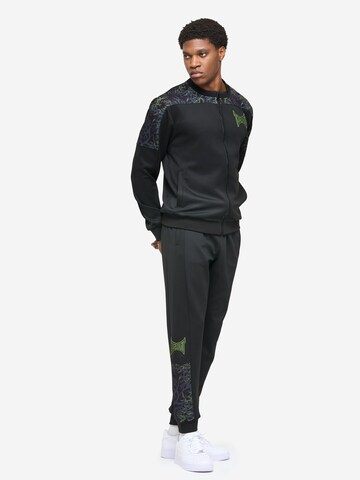 juoda Tapout Treniruočių kostiumas 'Roots Taptrack'