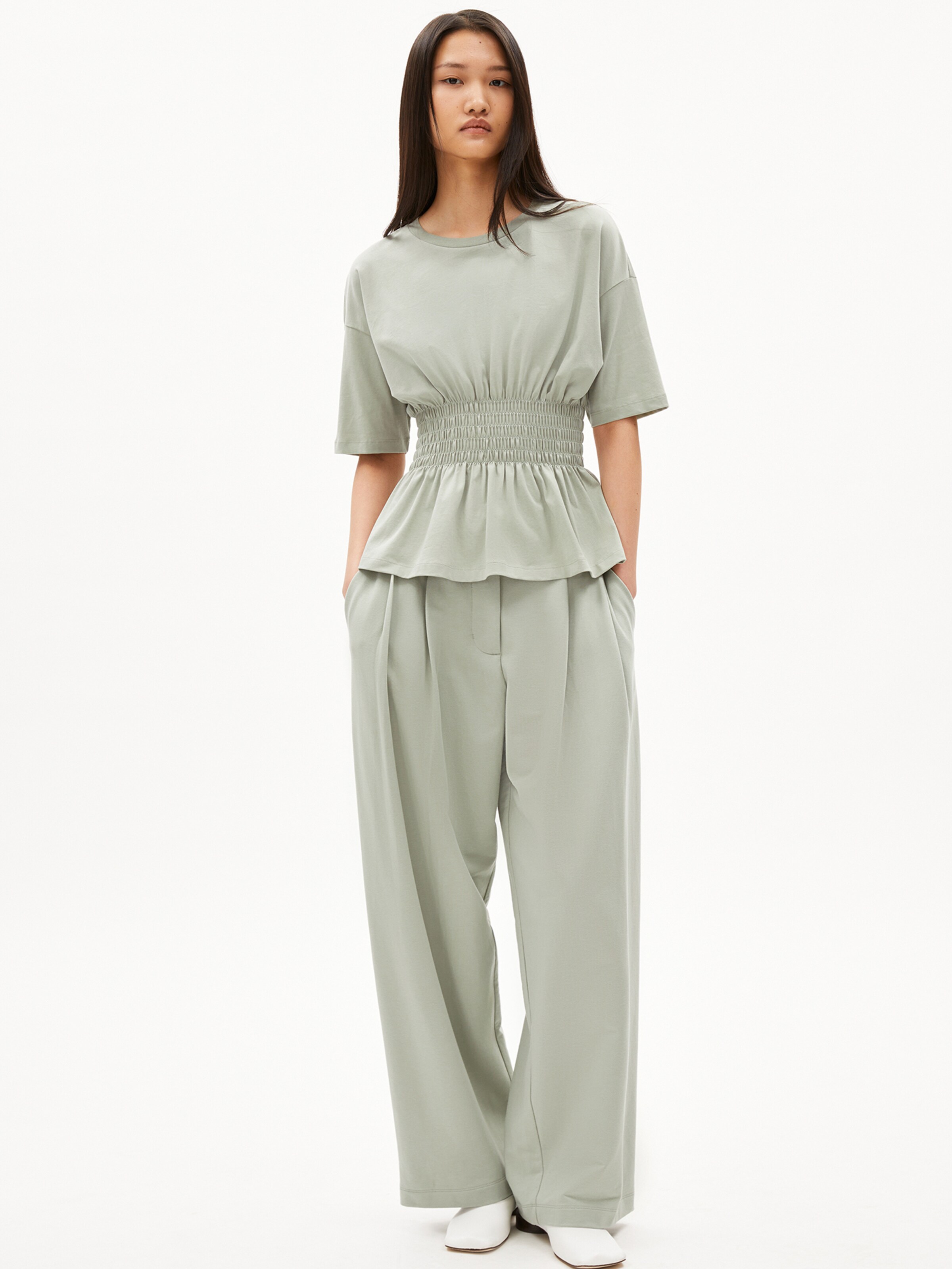 T-shirt ARMEDANGELS en vert : devant