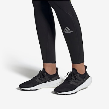 Chaussure de course 'ULTRABOOST 21 W' ADIDAS ORIGINALS en noir : devant