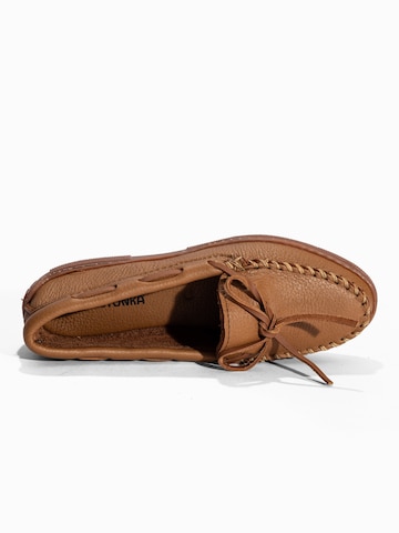 Mocasini 'Kilty' de la Minnetonka pe maro