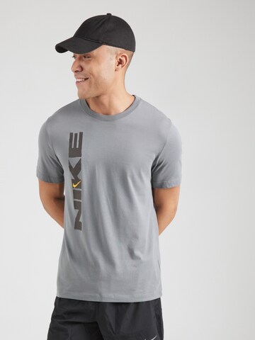 NIKE - Camiseta funcional en gris: frente