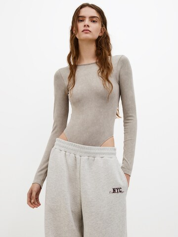 Body a maglietta di Pull&Bear in grigio: frontale