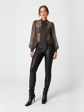 Maglietta ' Blouse ' di Coster Copenhagen in grigio: frontale
