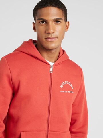 TOMMY HILFIGER - Sudadera con cremallera en rojo