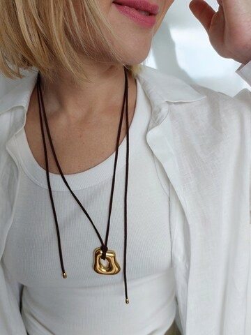 Collana 'Iris' di Blush Bijoux in oro: frontale