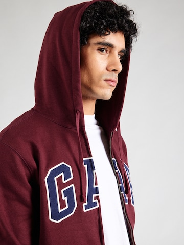 GAP - Casaco em moletão 'HERITAGE' em vermelho