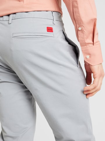 Regular Pantalon chino 'David' HUGO Red en gris