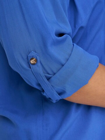 ONLY Carmakoma Bluse i blå