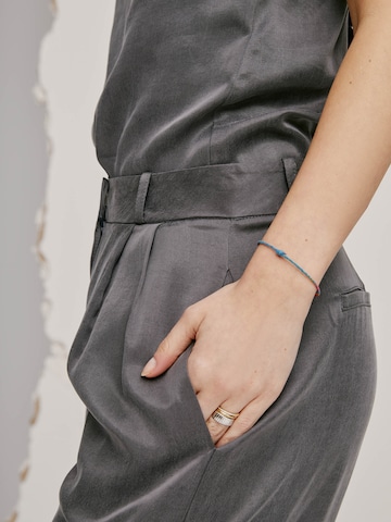 Wide leg Pantaloni con pieghe 'Florentina' di A LOT LESS in grigio