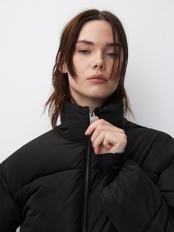 Geacă de primăvară-toamnă de la Pull&Bear pe negru