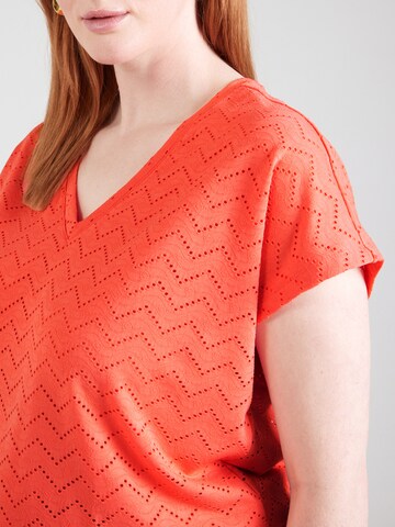 Maglietta 'VMCTHAS' di Vero Moda Curve in rosso