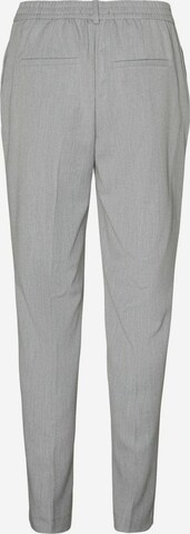Effilé Pantalon à plis 'Maya' VERO MODA en gris