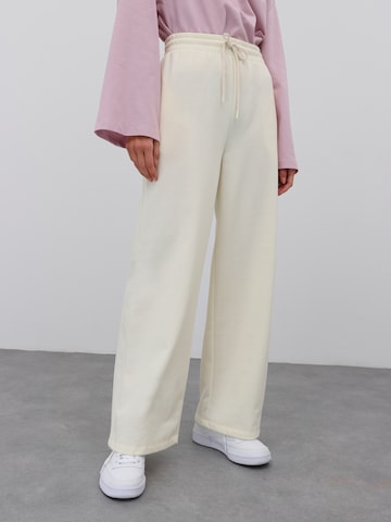 EDITED Wide leg Broek 'Sascha' in Wit: voorkant