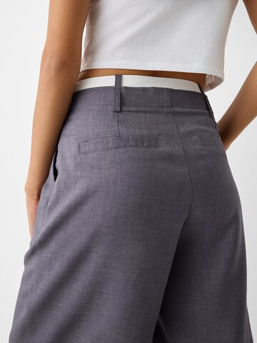 Bershka Loose fit Pleat-Front Pants in Grey