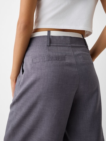 Bershka Loose fit Pleat-front trousers in Grey