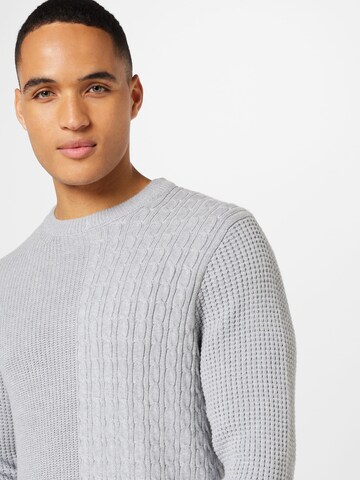 Pull-over 'Willi' ABOUT YOU en gris