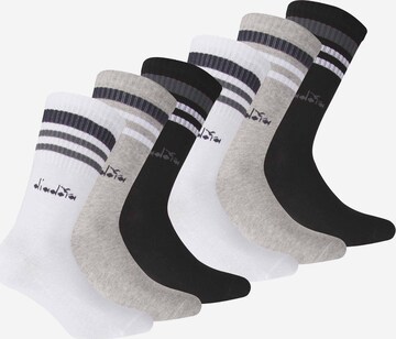 Chaussettes de sport Diadora en gris : devant