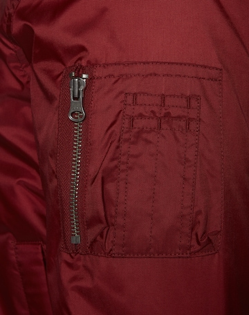 Urban ClassicsPrijelazna jakna - crvena boja