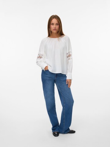 VERO MODA Bluza | bela barva