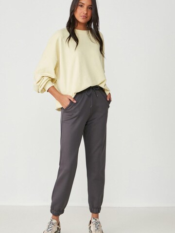 C&City Broek in Grijs: voorkant