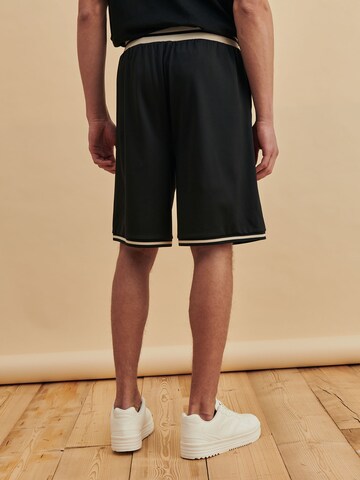 DAN FOX APPAREL Regular Shorts in Schwarz