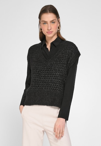 tRUE STANDARD Sweater in Black: front