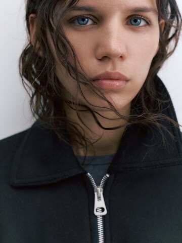 Pull&Bear Jacke in Schwarz