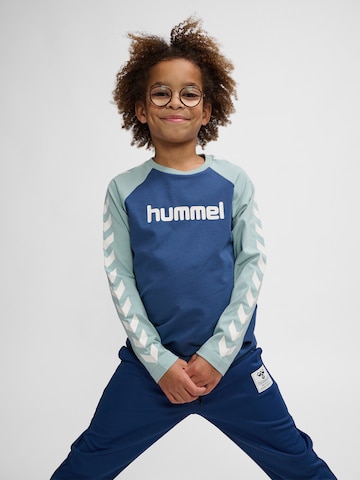 T-Shirt fonctionnel 'BOYS' Hummel en bleu : devant