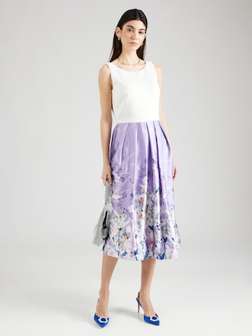 SWING Dress in Purple: front