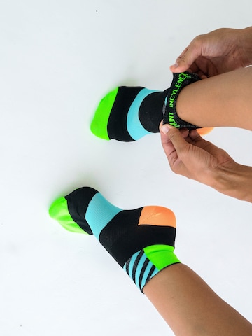 INCYLENCE Athletic Socks in Black