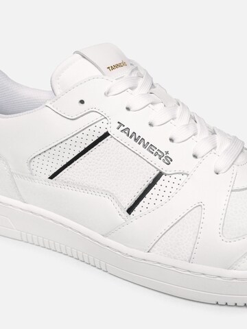 Tanners Sneakers 'Off-Court Clean' in White