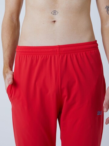Coupe slim Pantalon de sport 'Slim Training Pants' SPORTKIND en rouge