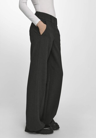 Wide Leg Pantalon à plis Fadenmeister Berlin en gris