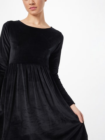 Sublevel Dress in Black