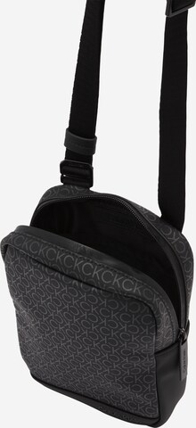 Calvin Klein Skuldertaske i sort