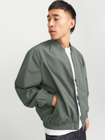 JACK & JONES Φθινοπωρινό και ανοιξιάτικο μπουφάν 'JJECharge' σε πράσινο