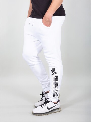 Effilé Pantalon ALPHA INDUSTRIES en blanc