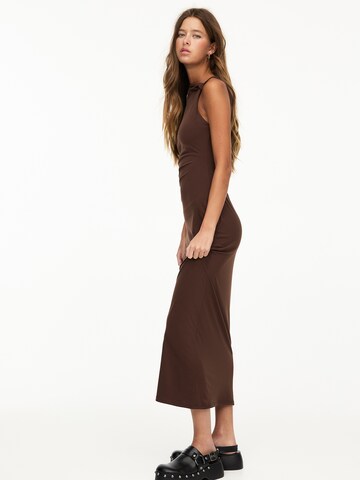 Abito di Pull&Bear in marrone: frontale