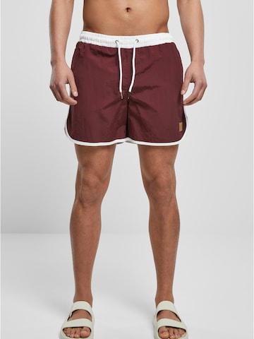 Shorts de bain 'Retro' Urban Classics en rouge : devant