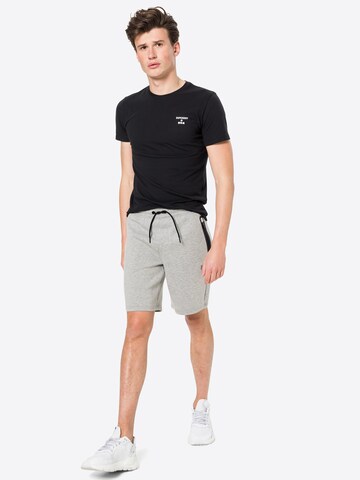 Superdryregular Sportske hlače - siva boja