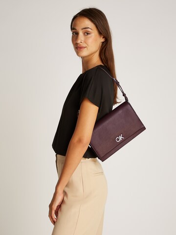 Borsa a spalla di Calvin Klein in lilla
