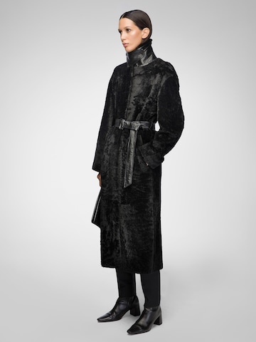 V S P Wintermantel 'Gabrielle' in Zwart