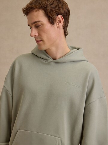 DAN FOX APPAREL Sweatshirt 'Sebastian' in Green