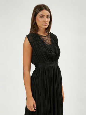 Rochie de la Influencer pe negru