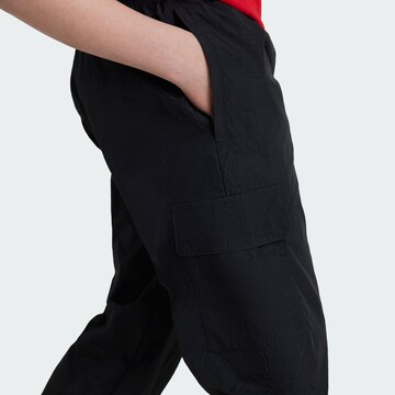 ADIDAS ORIGINALS Tapered Byxa i svart