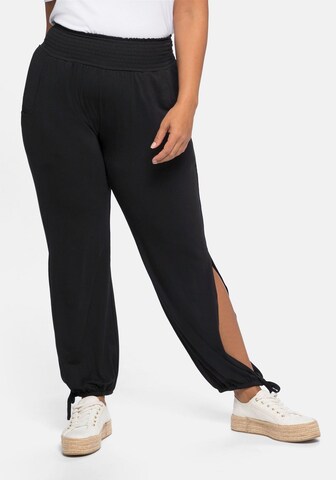 SHEEGO Tapered Broek in Zwart: voorkant