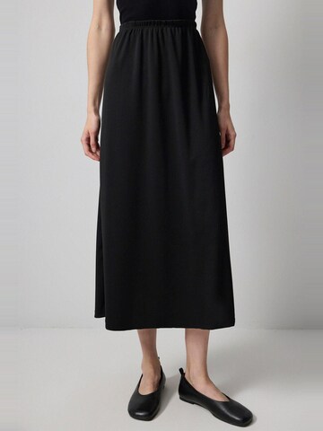 Touche Prive Skirt in Black