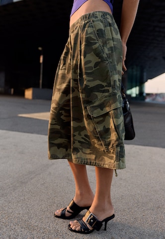 Bershka Zvonové kalhoty Kalhoty – zelená