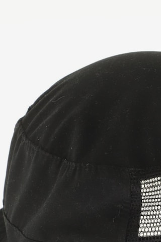 Lacoste LIVE Hat & Cap in L in Black