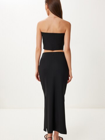 Costume Happiness İstanbul en noir